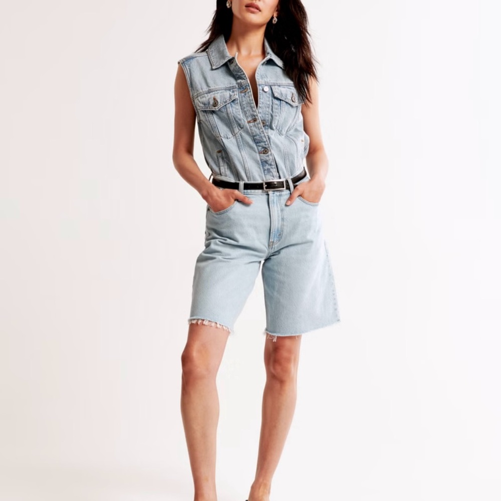 A&F mid rise loose shorts
